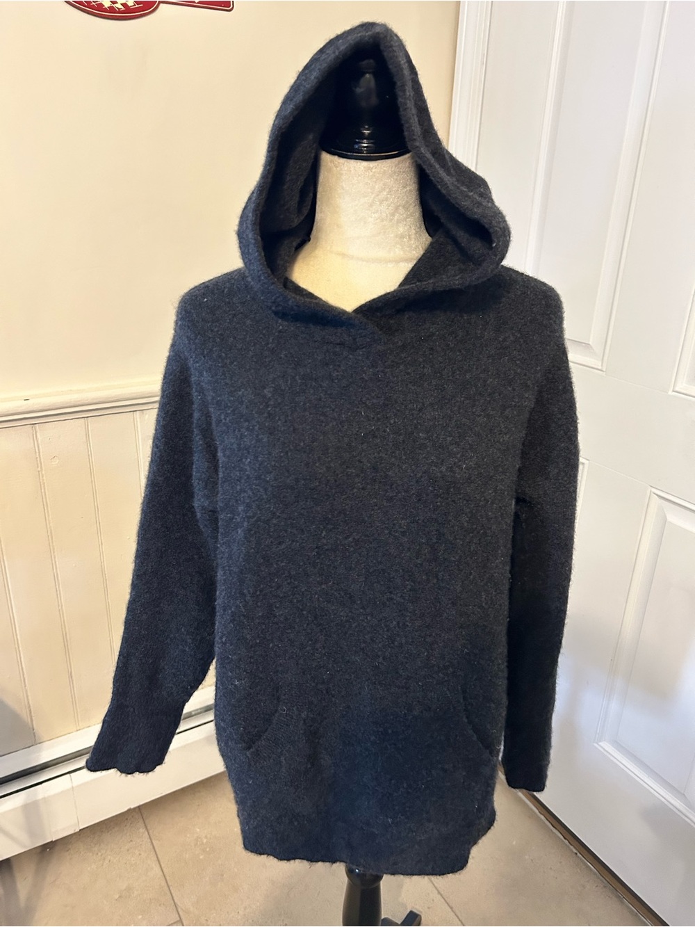 Tahari Luxe Cashmere Blend Dark Gray Hoodie Sweater/Woman’s Size Medium